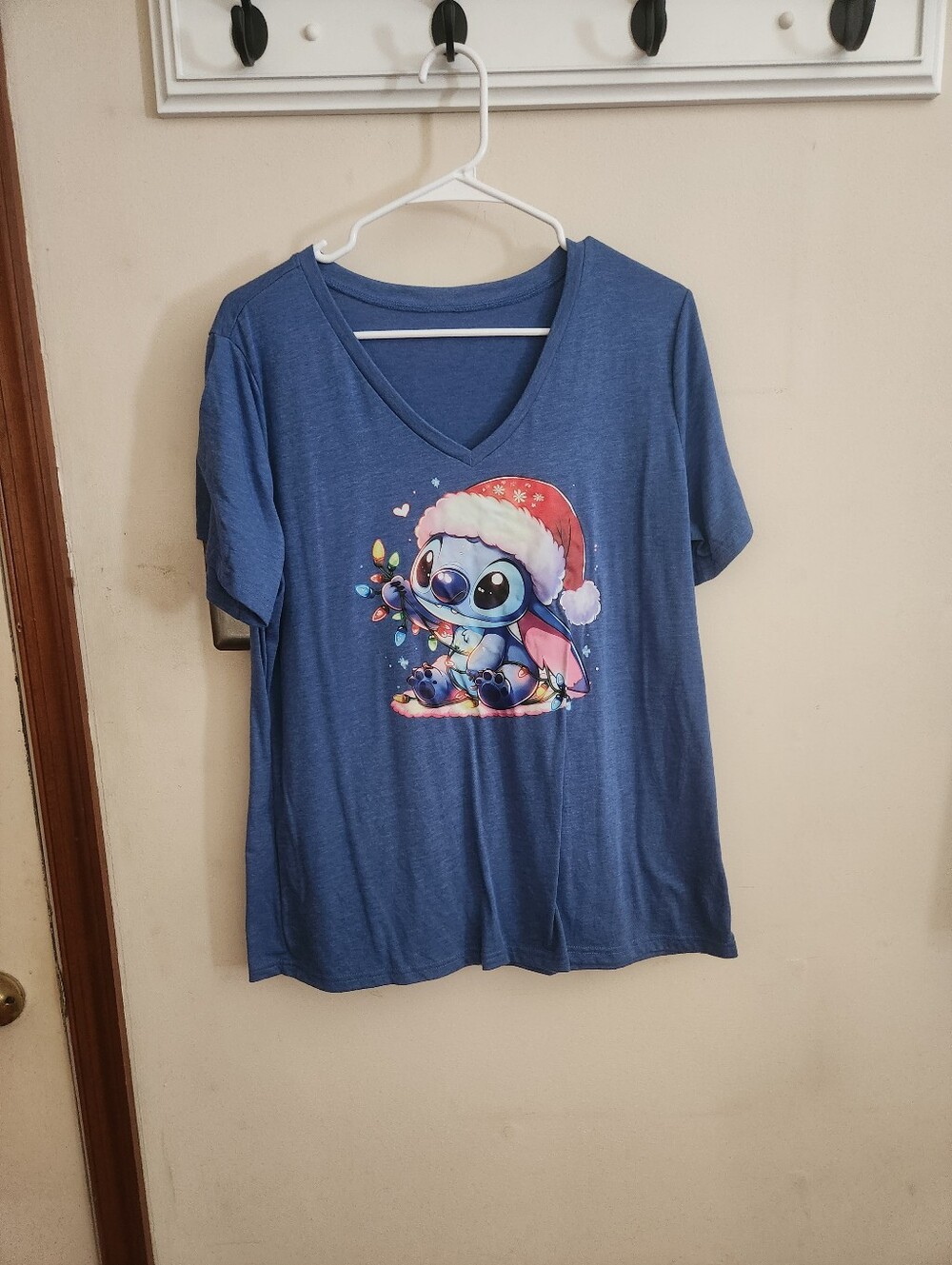 🎉 Christmas Theme Stitch Tee